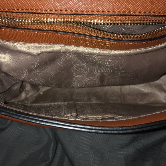 Micheal Kors wrist hand bag - Picture 2 of 4